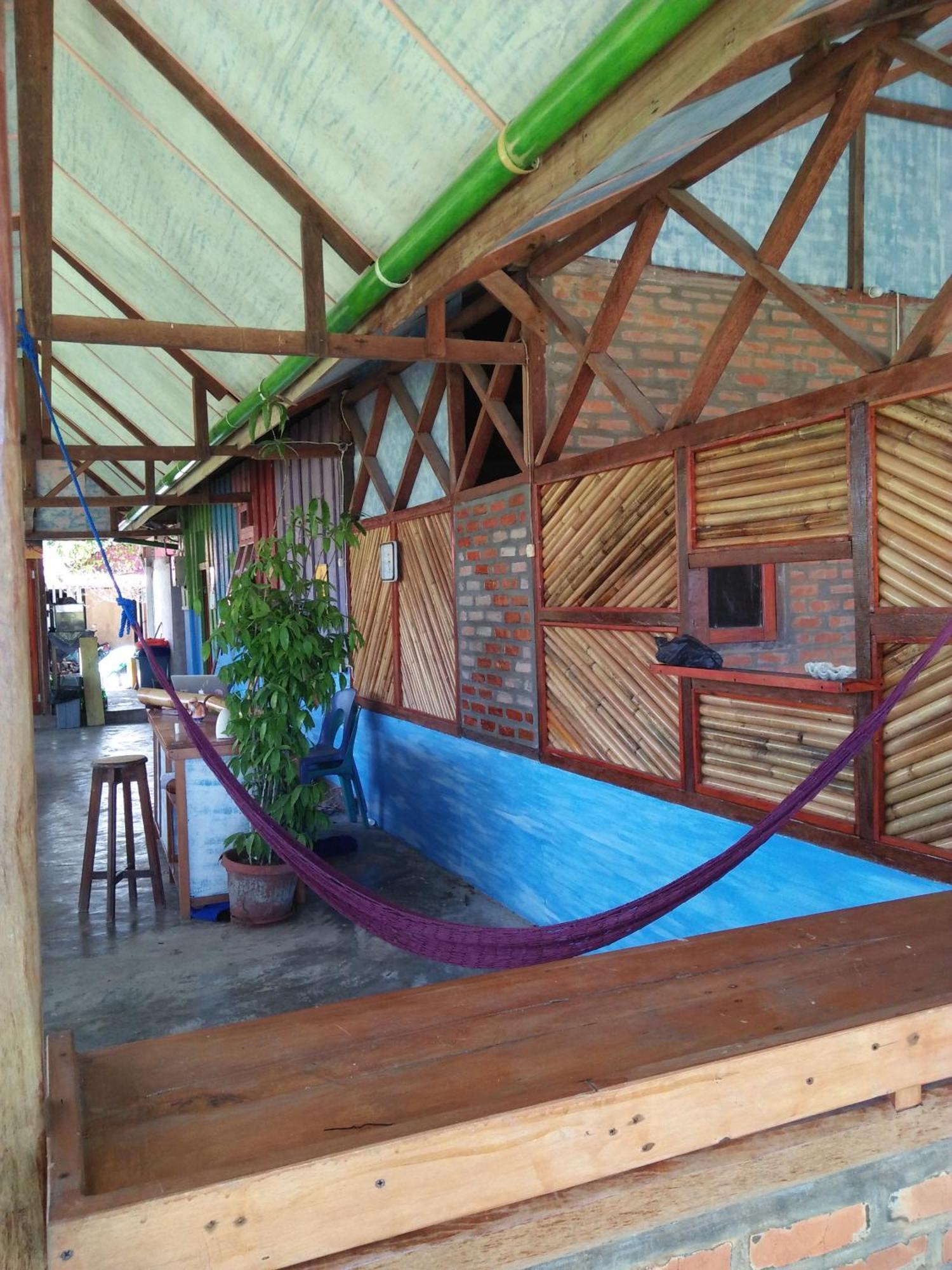 Salty Dog Hostel Telukdalem Luaran gambar